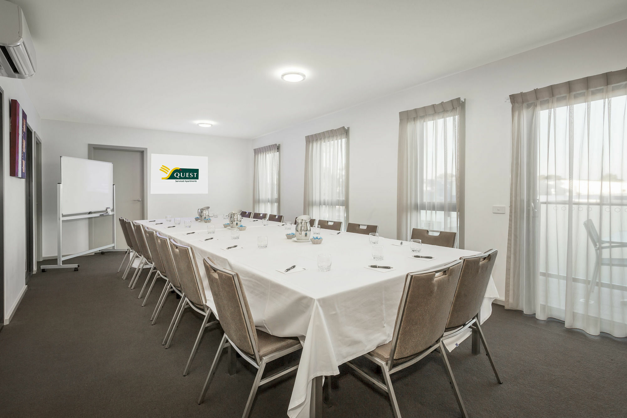Quest Werribee Aparthotel Bagian luar foto